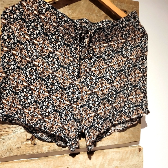Retrllogy - Patterned Black and Brown Women's Shorts - Picture 1 of 3